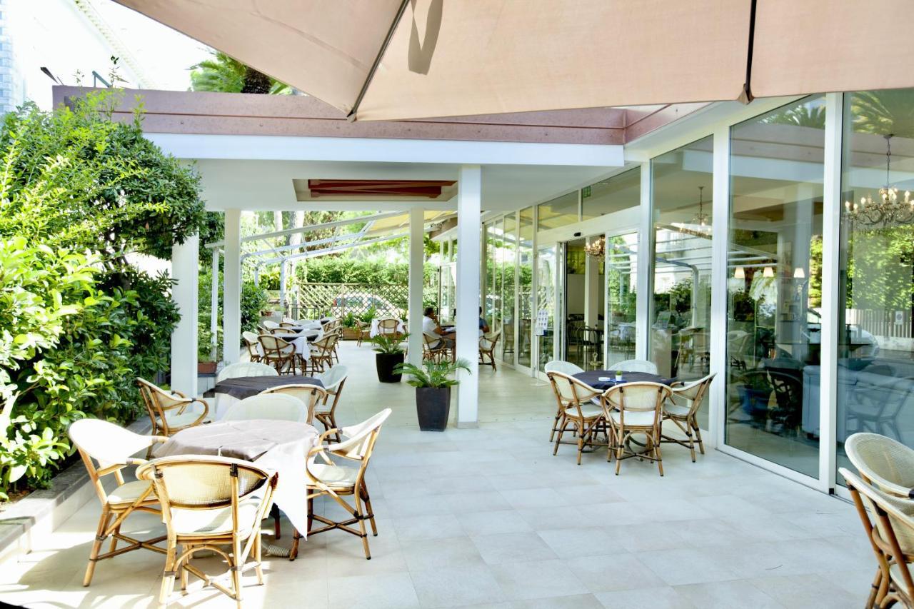 Hotel Maestri Riccione Exterior photo